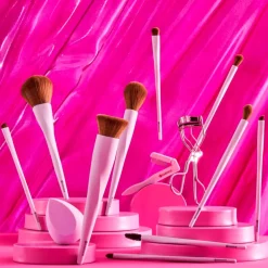 Essence 01 Powdered Perfection Powder Brush