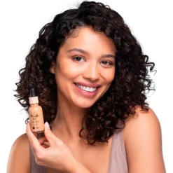 Kruidvat Stay With Me 025W Light Olive Radiant Matte Serum Foundation
