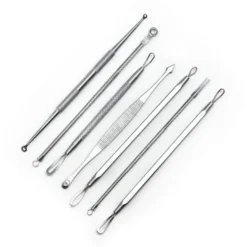 UNIQ Comedonen Toolkit – 7‑delige Hudorm­verwijderaar Set in Wit Etuí